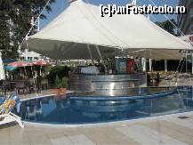 [P26] Piscina cu barul de la piscina. » foto by Catzus
 - 
<span class="allrVoted glyphicon glyphicon-heart hidden" id="av96848"></span>
<a class="m-l-10 hidden" id="sv96848" onclick="voting_Foto_DelVot(,96848,2938)" role="button">șterge vot <span class="glyphicon glyphicon-remove"></span></a>
<a id="v996848" class=" c-red"  onclick="voting_Foto_SetVot(96848)" role="button"><span class="glyphicon glyphicon-heart-empty"></span> <b>LIKE</b> = Votează poza</a> <img class="hidden"  id="f96848W9" src="/imagini/loader.gif" border="0" /><span class="AjErrMes hidden" id="e96848ErM"></span>