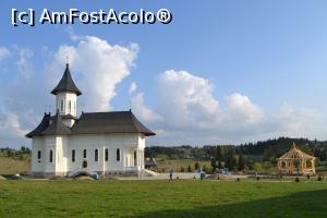[P09] Mânăstirea Râșca Transilvană, în fundal piesajele din Beliș » foto by AZE
 - 
<span class="allrVoted glyphicon glyphicon-heart hidden" id="av966043"></span>
<a class="m-l-10 hidden" id="sv966043" onclick="voting_Foto_DelVot(,966043,3018)" role="button">șterge vot <span class="glyphicon glyphicon-remove"></span></a>
<a id="v9966043" class=" c-red"  onclick="voting_Foto_SetVot(966043)" role="button"><span class="glyphicon glyphicon-heart-empty"></span> <b>LIKE</b> = Votează poza</a> <img class="hidden"  id="f966043W9" src="/imagini/loader.gif" border="0" /><span class="AjErrMes hidden" id="e966043ErM"></span>