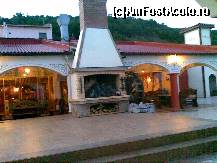 [P46] Hotel Royal Bay - terasa și gratarul de la rest. Sozopol » foto by nicole33
 - 
<span class="allrVoted glyphicon glyphicon-heart hidden" id="av307047"></span>
<a class="m-l-10 hidden" id="sv307047" onclick="voting_Foto_DelVot(,307047,3028)" role="button">șterge vot <span class="glyphicon glyphicon-remove"></span></a>
<a id="v9307047" class=" c-red"  onclick="voting_Foto_SetVot(307047)" role="button"><span class="glyphicon glyphicon-heart-empty"></span> <b>LIKE</b> = Votează poza</a> <img class="hidden"  id="f307047W9" src="/imagini/loader.gif" border="0" /><span class="AjErrMes hidden" id="e307047ErM"></span>