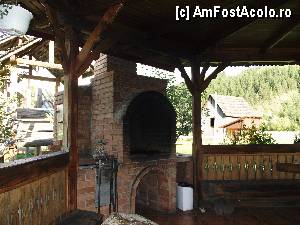 [P19] Pensiunea Casa Angela (Sadova) - gratarul din piatra care se afla in foisor, iar in spate locul de joaca pentru copii » foto by ascent
 - 
<span class="allrVoted glyphicon glyphicon-heart hidden" id="av357228"></span>
<a class="m-l-10 hidden" id="sv357228" onclick="voting_Foto_DelVot(,357228,3052)" role="button">șterge vot <span class="glyphicon glyphicon-remove"></span></a>
<a id="v9357228" class=" c-red"  onclick="voting_Foto_SetVot(357228)" role="button"><span class="glyphicon glyphicon-heart-empty"></span> <b>LIKE</b> = Votează poza</a> <img class="hidden"  id="f357228W9" src="/imagini/loader.gif" border="0" /><span class="AjErrMes hidden" id="e357228ErM"></span>