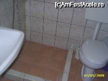 [P05] baia cu dus mic, specific acestor vile...si fara perdeluta » foto by sbacau
 - 
<span class="allrVoted glyphicon glyphicon-heart hidden" id="av45236"></span>
<a class="m-l-10 hidden" id="sv45236" onclick="voting_Foto_DelVot(,45236,3062)" role="button">șterge vot <span class="glyphicon glyphicon-remove"></span></a>
<a id="v945236" class=" c-red"  onclick="voting_Foto_SetVot(45236)" role="button"><span class="glyphicon glyphicon-heart-empty"></span> <b>LIKE</b> = Votează poza</a> <img class="hidden"  id="f45236W9" src="/imagini/loader.gif" border="0" /><span class="AjErrMes hidden" id="e45236ErM"></span>