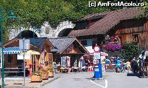 [P09] Punct de informare turistică în Hallstatt. Regiunea Salzkammergut, Austria Superioară.  » foto by traian.leuca †
 - 
<span class="allrVoted glyphicon glyphicon-heart hidden" id="av612992"></span>
<a class="m-l-10 hidden" id="sv612992" onclick="voting_Foto_DelVot(,612992,3095)" role="button">șterge vot <span class="glyphicon glyphicon-remove"></span></a>
<a id="v9612992" class=" c-red"  onclick="voting_Foto_SetVot(612992)" role="button"><span class="glyphicon glyphicon-heart-empty"></span> <b>LIKE</b> = Votează poza</a> <img class="hidden"  id="f612992W9" src="/imagini/loader.gif" border="0" /><span class="AjErrMes hidden" id="e612992ErM"></span>