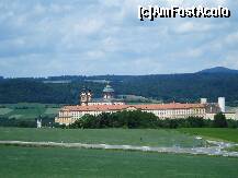 [P40] Austria - Abatia Melk vazuta de pe autostrada » foto by Diaura*
 - 
<span class="allrVoted glyphicon glyphicon-heart hidden" id="av212033"></span>
<a class="m-l-10 hidden" id="sv212033" onclick="voting_Foto_DelVot(,212033,3098)" role="button">șterge vot <span class="glyphicon glyphicon-remove"></span></a>
<a id="v9212033" class=" c-red"  onclick="voting_Foto_SetVot(212033)" role="button"><span class="glyphicon glyphicon-heart-empty"></span> <b>LIKE</b> = Votează poza</a> <img class="hidden"  id="f212033W9" src="/imagini/loader.gif" border="0" /><span class="AjErrMes hidden" id="e212033ErM"></span>