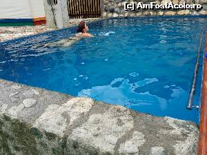 [P02] Piscina nu foarte mare dar cat sa poti sa inoti un pic. Adancime constanta de 1,6 aproximativ. In dreapta din lemn este bancuta pe care poti sta daca vrei sa-ti tii doar picioarele in apa.  » foto by ioana.190192
 - 
<span class="allrVoted glyphicon glyphicon-heart hidden" id="av652333"></span>
<a class="m-l-10 hidden" id="sv652333" onclick="voting_Foto_DelVot(,652333,3142)" role="button">șterge vot <span class="glyphicon glyphicon-remove"></span></a>
<a id="v9652333" class=" c-red"  onclick="voting_Foto_SetVot(652333)" role="button"><span class="glyphicon glyphicon-heart-empty"></span> <b>LIKE</b> = Votează poza</a> <img class="hidden"  id="f652333W9" src="/imagini/loader.gif" border="0" /><span class="AjErrMes hidden" id="e652333ErM"></span>