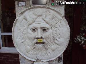 [P37] Nostradamus îţi ghiceşte viitorul: vâră banii în Bocca della Verita!  » foto by Carmen Ion
 - 
<span class="allrVoted glyphicon glyphicon-heart hidden" id="av631547"></span>
<a class="m-l-10 hidden" id="sv631547" onclick="voting_Foto_DelVot(,631547,3153)" role="button">șterge vot <span class="glyphicon glyphicon-remove"></span></a>
<a id="v9631547" class=" c-red"  onclick="voting_Foto_SetVot(631547)" role="button"><span class="glyphicon glyphicon-heart-empty"></span> <b>LIKE</b> = Votează poza</a> <img class="hidden"  id="f631547W9" src="/imagini/loader.gif" border="0" /><span class="AjErrMes hidden" id="e631547ErM"></span>