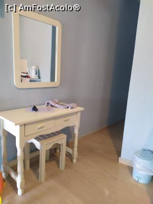 [P04] Intrarea in camera principala Giorgio Apartments Nikiana » foto by ralt
 - 
<span class="allrVoted glyphicon glyphicon-heart hidden" id="av1248016"></span>
<a class="m-l-10 hidden" id="sv1248016" onclick="voting_Foto_DelVot(,1248016,3173)" role="button">șterge vot <span class="glyphicon glyphicon-remove"></span></a>
<a id="v91248016" class=" c-red"  onclick="voting_Foto_SetVot(1248016)" role="button"><span class="glyphicon glyphicon-heart-empty"></span> <b>LIKE</b> = Votează poza</a> <img class="hidden"  id="f1248016W9" src="/imagini/loader.gif" border="0" /><span class="AjErrMes hidden" id="e1248016ErM"></span>