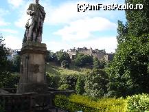 [P16] parcul din edinburgh si statuia lui robert burns, poet scotian...un loc superb, la poalele castelului medieval aflat in departare... » foto by rudy
 - 
<span class="allrVoted glyphicon glyphicon-heart hidden" id="av23284"></span>
<a class="m-l-10 hidden" id="sv23284" onclick="voting_Foto_DelVot(,23284,3179)" role="button">șterge vot <span class="glyphicon glyphicon-remove"></span></a>
<a id="v923284" class=" c-red"  onclick="voting_Foto_SetVot(23284)" role="button"><span class="glyphicon glyphicon-heart-empty"></span> <b>LIKE</b> = Votează poza</a> <img class="hidden"  id="f23284W9" src="/imagini/loader.gif" border="0" /><span class="AjErrMes hidden" id="e23284ErM"></span>