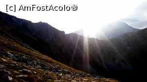 [P17] Dupa coborarea din Saua Custurii. O vedem ca o muchie de cutit » foto by noi doi
 - 
<span class="allrVoted glyphicon glyphicon-heart hidden" id="av779346"></span>
<a class="m-l-10 hidden" id="sv779346" onclick="voting_Foto_DelVot(,779346,3180)" role="button">șterge vot <span class="glyphicon glyphicon-remove"></span></a>
<a id="v9779346" class=" c-red"  onclick="voting_Foto_SetVot(779346)" role="button"><span class="glyphicon glyphicon-heart-empty"></span> <b>LIKE</b> = Votează poza</a> <img class="hidden"  id="f779346W9" src="/imagini/loader.gif" border="0" /><span class="AjErrMes hidden" id="e779346ErM"></span>