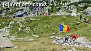 [P19] Turiști români la înălțime. În spate se vede cabana Salvamont de la Lacul Bucura » foto by Lucien
 - 
<span class="allrVoted glyphicon glyphicon-heart hidden" id="av837460"></span>
<a class="m-l-10 hidden" id="sv837460" onclick="voting_Foto_DelVot(,837460,3180)" role="button">șterge vot <span class="glyphicon glyphicon-remove"></span></a>
<a id="v9837460" class=" c-red"  onclick="voting_Foto_SetVot(837460)" role="button"><span class="glyphicon glyphicon-heart-empty"></span> <b>LIKE</b> = Votează poza</a> <img class="hidden"  id="f837460W9" src="/imagini/loader.gif" border="0" /><span class="AjErrMes hidden" id="e837460ErM"></span>