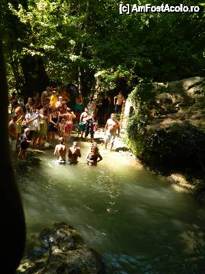 [P06] 'Lacul' de sub cascadă: toată lumea privea la spectacolul aruncării în puț.  » foto by Dabator
 - 
<span class="allrVoted glyphicon glyphicon-heart hidden" id="av466476"></span>
<a class="m-l-10 hidden" id="sv466476" onclick="voting_Foto_DelVot(,466476,3186)" role="button">șterge vot <span class="glyphicon glyphicon-remove"></span></a>
<a id="v9466476" class=" c-red"  onclick="voting_Foto_SetVot(466476)" role="button"><span class="glyphicon glyphicon-heart-empty"></span> <b>LIKE</b> = Votează poza</a> <img class="hidden"  id="f466476W9" src="/imagini/loader.gif" border="0" /><span class="AjErrMes hidden" id="e466476ErM"></span>
