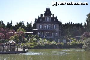 [P11] Phantom Manor vazut de pe puntea vaporului. Picioarele habar nu aveau ce le asteapta » foto by MCM
 - 
<span class="allrVoted glyphicon glyphicon-heart hidden" id="av369913"></span>
<a class="m-l-10 hidden" id="sv369913" onclick="voting_Foto_DelVot(,369913,3203)" role="button">șterge vot <span class="glyphicon glyphicon-remove"></span></a>
<a id="v9369913" class=" c-red"  onclick="voting_Foto_SetVot(369913)" role="button"><span class="glyphicon glyphicon-heart-empty"></span> <b>LIKE</b> = Votează poza</a> <img class="hidden"  id="f369913W9" src="/imagini/loader.gif" border="0" /><span class="AjErrMes hidden" id="e369913ErM"></span>