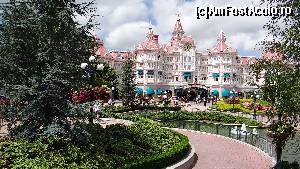 [P01] Intrarea in Disneyland care este sub un hotel de 4-5 * » foto by MADAHON
 - 
<span class="allrVoted glyphicon glyphicon-heart hidden" id="av657086"></span>
<a class="m-l-10 hidden" id="sv657086" onclick="voting_Foto_DelVot(,657086,3203)" role="button">șterge vot <span class="glyphicon glyphicon-remove"></span></a>
<a id="v9657086" class=" c-red"  onclick="voting_Foto_SetVot(657086)" role="button"><span class="glyphicon glyphicon-heart-empty"></span> <b>LIKE</b> = Votează poza</a> <img class="hidden"  id="f657086W9" src="/imagini/loader.gif" border="0" /><span class="AjErrMes hidden" id="e657086ErM"></span>