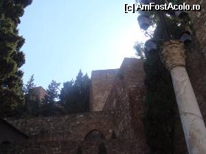 [P16] 16. În imediata vecinătate a acestora este intrarea în fortăreața arabă - Alcazaba.  » foto by msnd
 - 
<span class="allrVoted glyphicon glyphicon-heart hidden" id="av507936"></span>
<a class="m-l-10 hidden" id="sv507936" onclick="voting_Foto_DelVot(,507936,3219)" role="button">șterge vot <span class="glyphicon glyphicon-remove"></span></a>
<a id="v9507936" class=" c-red"  onclick="voting_Foto_SetVot(507936)" role="button"><span class="glyphicon glyphicon-heart-empty"></span> <b>LIKE</b> = Votează poza</a> <img class="hidden"  id="f507936W9" src="/imagini/loader.gif" border="0" /><span class="AjErrMes hidden" id="e507936ErM"></span>