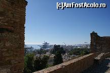 [P42] Vedere spre port, de pe zidurile cetăţii Alcazaba » foto by Costi
 - 
<span class="allrVoted glyphicon glyphicon-heart hidden" id="av200131"></span>
<a class="m-l-10 hidden" id="sv200131" onclick="voting_Foto_DelVot(,200131,3219)" role="button">șterge vot <span class="glyphicon glyphicon-remove"></span></a>
<a id="v9200131" class=" c-red"  onclick="voting_Foto_SetVot(200131)" role="button"><span class="glyphicon glyphicon-heart-empty"></span> <b>LIKE</b> = Votează poza</a> <img class="hidden"  id="f200131W9" src="/imagini/loader.gif" border="0" /><span class="AjErrMes hidden" id="e200131ErM"></span>