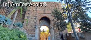 [P37] Cetatea Alcazaba, Puerta de las Columnes » foto by irinad
 - 
<span class="allrVoted glyphicon glyphicon-heart hidden" id="av1424058"></span>
<a class="m-l-10 hidden" id="sv1424058" onclick="voting_Foto_DelVot(,1424058,3219)" role="button">șterge vot <span class="glyphicon glyphicon-remove"></span></a>
<a id="v91424058" class=" c-red"  onclick="voting_Foto_SetVot(1424058)" role="button"><span class="glyphicon glyphicon-heart-empty"></span> <b>LIKE</b> = Votează poza</a> <img class="hidden"  id="f1424058W9" src="/imagini/loader.gif" border="0" /><span class="AjErrMes hidden" id="e1424058ErM"></span>