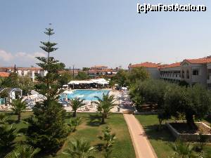 [P01] Piscina Hanioti Palace » foto by andreidan
 - 
<span class="allrVoted glyphicon glyphicon-heart hidden" id="av652357"></span>
<a class="m-l-10 hidden" id="sv652357" onclick="voting_Foto_DelVot(,652357,3230)" role="button">șterge vot <span class="glyphicon glyphicon-remove"></span></a>
<a id="v9652357" class=" c-red"  onclick="voting_Foto_SetVot(652357)" role="button"><span class="glyphicon glyphicon-heart-empty"></span> <b>LIKE</b> = Votează poza</a> <img class="hidden"  id="f652357W9" src="/imagini/loader.gif" border="0" /><span class="AjErrMes hidden" id="e652357ErM"></span>