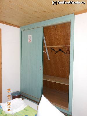 [P14] Casa Leah - Camera 2. Dresingul şi peretele lui înclinat.  » foto by iulianic
 - 
<span class="allrVoted glyphicon glyphicon-heart hidden" id="av534112"></span>
<a class="m-l-10 hidden" id="sv534112" onclick="voting_Foto_DelVot(,534112,3235)" role="button">șterge vot <span class="glyphicon glyphicon-remove"></span></a>
<a id="v9534112" class=" c-red"  onclick="voting_Foto_SetVot(534112)" role="button"><span class="glyphicon glyphicon-heart-empty"></span> <b>LIKE</b> = Votează poza</a> <img class="hidden"  id="f534112W9" src="/imagini/loader.gif" border="0" /><span class="AjErrMes hidden" id="e534112ErM"></span>