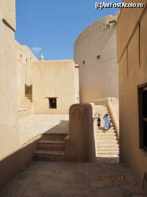 [P07] Nizwa Fort » foto by Mirna
 - 
<span class="allrVoted glyphicon glyphicon-heart hidden" id="av624784"></span>
<a class="m-l-10 hidden" id="sv624784" onclick="voting_Foto_DelVot(,624784,3254)" role="button">șterge vot <span class="glyphicon glyphicon-remove"></span></a>
<a id="v9624784" class=" c-red"  onclick="voting_Foto_SetVot(624784)" role="button"><span class="glyphicon glyphicon-heart-empty"></span> <b>LIKE</b> = Votează poza</a> <img class="hidden"  id="f624784W9" src="/imagini/loader.gif" border="0" /><span class="AjErrMes hidden" id="e624784ErM"></span>