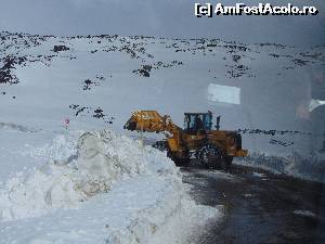 [P16] Lava vulcanica intarita, urcare spre Etna, poza din autocar... oamenii chiar muncesc aici si dau imediat zapada » foto by GabrielaG
 - 
<span class="allrVoted glyphicon glyphicon-heart hidden" id="av604479"></span>
<a class="m-l-10 hidden" id="sv604479" onclick="voting_Foto_DelVot(,604479,3281)" role="button">șterge vot <span class="glyphicon glyphicon-remove"></span></a>
<a id="v9604479" class=" c-red"  onclick="voting_Foto_SetVot(604479)" role="button"><span class="glyphicon glyphicon-heart-empty"></span> <b>LIKE</b> = Votează poza</a> <img class="hidden"  id="f604479W9" src="/imagini/loader.gif" border="0" /><span class="AjErrMes hidden" id="e604479ErM"></span>