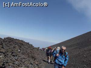 [P18] Şirul nostru de turişti urcând pe Etna » foto by irinad
 - 
<span class="allrVoted glyphicon glyphicon-heart hidden" id="av873685"></span>
<a class="m-l-10 hidden" id="sv873685" onclick="voting_Foto_DelVot(,873685,3281)" role="button">șterge vot <span class="glyphicon glyphicon-remove"></span></a>
<a id="v9873685" class=" c-red"  onclick="voting_Foto_SetVot(873685)" role="button"><span class="glyphicon glyphicon-heart-empty"></span> <b>LIKE</b> = Votează poza</a> <img class="hidden"  id="f873685W9" src="/imagini/loader.gif" border="0" /><span class="AjErrMes hidden" id="e873685ErM"></span>