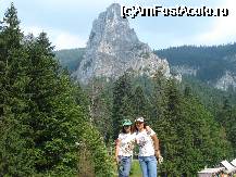 [P15] ...si noi cu Piatra Altarului in spate... » foto by ileanaxperta*
 - 
<span class="allrVoted glyphicon glyphicon-heart hidden" id="av26768"></span>
<a class="m-l-10 hidden" id="sv26768" onclick="voting_Foto_DelVot(,26768,3314)" role="button">șterge vot <span class="glyphicon glyphicon-remove"></span></a>
<a id="v926768" class=" c-red"  onclick="voting_Foto_SetVot(26768)" role="button"><span class="glyphicon glyphicon-heart-empty"></span> <b>LIKE</b> = Votează poza</a> <img class="hidden"  id="f26768W9" src="/imagini/loader.gif" border="0" /><span class="AjErrMes hidden" id="e26768ErM"></span>
