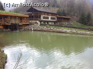 [P16] Clădirea principală, restorantul învârtitor și cascada » foto by bog68
 - 
<span class="allrVoted glyphicon glyphicon-heart hidden" id="av831918"></span>
<a class="m-l-10 hidden" id="sv831918" onclick="voting_Foto_DelVot(,831918,3339)" role="button">șterge vot <span class="glyphicon glyphicon-remove"></span></a>
<a id="v9831918" class=" c-red"  onclick="voting_Foto_SetVot(831918)" role="button"><span class="glyphicon glyphicon-heart-empty"></span> <b>LIKE</b> = Votează poza</a> <img class="hidden"  id="f831918W9" src="/imagini/loader.gif" border="0" /><span class="AjErrMes hidden" id="e831918ErM"></span>