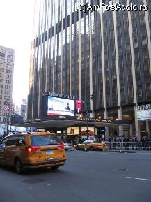 [P02] Madison Square Garden, gara, metro, cap de linii auto in fata hotelului. » foto by Michi
 - 
<span class="allrVoted glyphicon glyphicon-heart hidden" id="av83406"></span>
<a class="m-l-10 hidden" id="sv83406" onclick="voting_Foto_DelVot(,83406,3385)" role="button">șterge vot <span class="glyphicon glyphicon-remove"></span></a>
<a id="v983406" class=" c-red"  onclick="voting_Foto_SetVot(83406)" role="button"><span class="glyphicon glyphicon-heart-empty"></span> <b>LIKE</b> = Votează poza</a> <img class="hidden"  id="f83406W9" src="/imagini/loader.gif" border="0" /><span class="AjErrMes hidden" id="e83406ErM"></span>