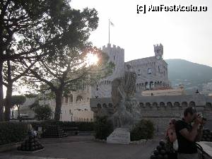 [P51] Monaco - Place du Palais cu palatul propriu-zis pe fundal » foto by le_maitre
 - 
<span class="allrVoted glyphicon glyphicon-heart hidden" id="av365629"></span>
<a class="m-l-10 hidden" id="sv365629" onclick="voting_Foto_DelVot(,365629,3404)" role="button">șterge vot <span class="glyphicon glyphicon-remove"></span></a>
<a id="v9365629" class=" c-red"  onclick="voting_Foto_SetVot(365629)" role="button"><span class="glyphicon glyphicon-heart-empty"></span> <b>LIKE</b> = Votează poza</a> <img class="hidden"  id="f365629W9" src="/imagini/loader.gif" border="0" /><span class="AjErrMes hidden" id="e365629ErM"></span>