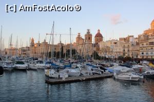 [P37] Vittoriosa, Portul și cupolele celor două biserici, în dreapta Biserica Dominicană în stânga Biserica Sf. Laurențiu » foto by mprofeanu
 - 
<span class="allrVoted glyphicon glyphicon-heart hidden" id="av1273508"></span>
<a class="m-l-10 hidden" id="sv1273508" onclick="voting_Foto_DelVot(,1273508,3405)" role="button">șterge vot <span class="glyphicon glyphicon-remove"></span></a>
<a id="v91273508" class=" c-red"  onclick="voting_Foto_SetVot(1273508)" role="button"><span class="glyphicon glyphicon-heart-empty"></span> <b>LIKE</b> = Votează poza</a> <img class="hidden"  id="f1273508W9" src="/imagini/loader.gif" border="0" /><span class="AjErrMes hidden" id="e1273508ErM"></span>