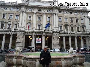 [P01] Galeria Alberto Sordi şi Fontanna di Piazza din Piazza Colonna » foto by marocanu21
 - 
<span class="allrVoted glyphicon glyphicon-heart hidden" id="av485158"></span>
<a class="m-l-10 hidden" id="sv485158" onclick="voting_Foto_DelVot(,485158,3406)" role="button">șterge vot <span class="glyphicon glyphicon-remove"></span></a>
<a id="v9485158" class=" c-red"  onclick="voting_Foto_SetVot(485158)" role="button"><span class="glyphicon glyphicon-heart-empty"></span> <b>LIKE</b> = Votează poza</a> <img class="hidden"  id="f485158W9" src="/imagini/loader.gif" border="0" /><span class="AjErrMes hidden" id="e485158ErM"></span>