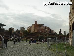 [P25] Piazza di Colosseum » foto by marocanu21
 - 
<span class="allrVoted glyphicon glyphicon-heart hidden" id="av485182"></span>
<a class="m-l-10 hidden" id="sv485182" onclick="voting_Foto_DelVot(,485182,3406)" role="button">șterge vot <span class="glyphicon glyphicon-remove"></span></a>
<a id="v9485182" class=" c-red"  onclick="voting_Foto_SetVot(485182)" role="button"><span class="glyphicon glyphicon-heart-empty"></span> <b>LIKE</b> = Votează poza</a> <img class="hidden"  id="f485182W9" src="/imagini/loader.gif" border="0" /><span class="AjErrMes hidden" id="e485182ErM"></span>