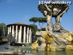 [P02] Fontana del Tritone din Piata Bocca della Verita » foto by vlado2
 - 
<span class="allrVoted glyphicon glyphicon-heart hidden" id="av488354"></span>
<a class="m-l-10 hidden" id="sv488354" onclick="voting_Foto_DelVot(,488354,3406)" role="button">șterge vot <span class="glyphicon glyphicon-remove"></span></a>
<a id="v9488354" class=" c-red"  onclick="voting_Foto_SetVot(488354)" role="button"><span class="glyphicon glyphicon-heart-empty"></span> <b>LIKE</b> = Votează poza</a> <img class="hidden"  id="f488354W9" src="/imagini/loader.gif" border="0" /><span class="AjErrMes hidden" id="e488354ErM"></span>
