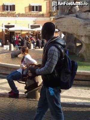 [P11] Marochino pozat de soțu' pus pe șotii, tot în Navona. Cred că singurul.  » foto by ariciu*
 - 
<span class="allrVoted glyphicon glyphicon-heart hidden" id="av488082"></span>
<a class="m-l-10 hidden" id="sv488082" onclick="voting_Foto_DelVot(,488082,3406)" role="button">șterge vot <span class="glyphicon glyphicon-remove"></span></a>
<a id="v9488082" class=" c-red"  onclick="voting_Foto_SetVot(488082)" role="button"><span class="glyphicon glyphicon-heart-empty"></span> <b>LIKE</b> = Votează poza</a> <img class="hidden"  id="f488082W9" src="/imagini/loader.gif" border="0" /><span class="AjErrMes hidden" id="e488082ErM"></span>