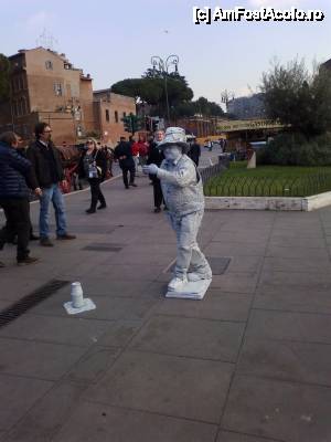 [P23] Via dei Fori Imperiali, un mim mai 'lăptos' :)  » foto by ariciu*
 - 
<span class="allrVoted glyphicon glyphicon-heart hidden" id="av488094"></span>
<a class="m-l-10 hidden" id="sv488094" onclick="voting_Foto_DelVot(,488094,3406)" role="button">șterge vot <span class="glyphicon glyphicon-remove"></span></a>
<a id="v9488094" class=" c-red"  onclick="voting_Foto_SetVot(488094)" role="button"><span class="glyphicon glyphicon-heart-empty"></span> <b>LIKE</b> = Votează poza</a> <img class="hidden"  id="f488094W9" src="/imagini/loader.gif" border="0" /><span class="AjErrMes hidden" id="e488094ErM"></span>