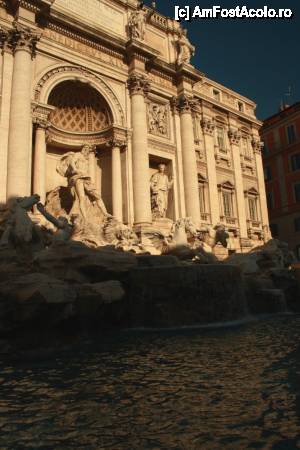 [P32] Fontana di Trevi. Punct.  » foto by ariciu*
 - 
<span class="allrVoted glyphicon glyphicon-heart hidden" id="av488103"></span>
<a class="m-l-10 hidden" id="sv488103" onclick="voting_Foto_DelVot(,488103,3406)" role="button">șterge vot <span class="glyphicon glyphicon-remove"></span></a>
<a id="v9488103" class=" c-red"  onclick="voting_Foto_SetVot(488103)" role="button"><span class="glyphicon glyphicon-heart-empty"></span> <b>LIKE</b> = Votează poza</a> <img class="hidden"  id="f488103W9" src="/imagini/loader.gif" border="0" /><span class="AjErrMes hidden" id="e488103ErM"></span>