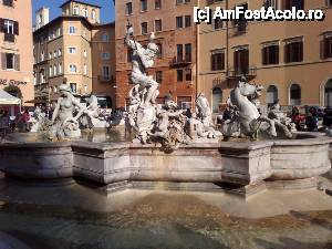 [P07] Poate singurul colț nealterat din Piazza Navona...  » foto by ariciu*
 - 
<span class="allrVoted glyphicon glyphicon-heart hidden" id="av488078"></span>
<a class="m-l-10 hidden" id="sv488078" onclick="voting_Foto_DelVot(,488078,3406)" role="button">șterge vot <span class="glyphicon glyphicon-remove"></span></a>
<a id="v9488078" class=" c-red"  onclick="voting_Foto_SetVot(488078)" role="button"><span class="glyphicon glyphicon-heart-empty"></span> <b>LIKE</b> = Votează poza</a> <img class="hidden"  id="f488078W9" src="/imagini/loader.gif" border="0" /><span class="AjErrMes hidden" id="e488078ErM"></span>