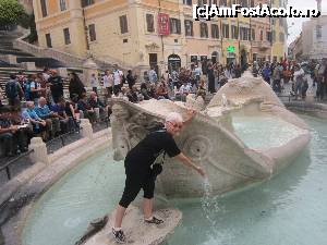 [P07] Fontana della Barcaccia - Piazza di Spagna » foto by bica adriana
 - 
<span class="allrVoted glyphicon glyphicon-heart hidden" id="av698073"></span>
<a class="m-l-10 hidden" id="sv698073" onclick="voting_Foto_DelVot(,698073,3406)" role="button">șterge vot <span class="glyphicon glyphicon-remove"></span></a>
<a id="v9698073" class=" c-red"  onclick="voting_Foto_SetVot(698073)" role="button"><span class="glyphicon glyphicon-heart-empty"></span> <b>LIKE</b> = Votează poza</a> <img class="hidden"  id="f698073W9" src="/imagini/loader.gif" border="0" /><span class="AjErrMes hidden" id="e698073ErM"></span>