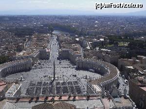 [P14] piazza San Pietro, vedere de pe cupola.  » foto by dan48
 - 
<span class="allrVoted glyphicon glyphicon-heart hidden" id="av629875"></span>
<a class="m-l-10 hidden" id="sv629875" onclick="voting_Foto_DelVot(,629875,3406)" role="button">șterge vot <span class="glyphicon glyphicon-remove"></span></a>
<a id="v9629875" class=" c-red"  onclick="voting_Foto_SetVot(629875)" role="button"><span class="glyphicon glyphicon-heart-empty"></span> <b>LIKE</b> = Votează poza</a> <img class="hidden"  id="f629875W9" src="/imagini/loader.gif" border="0" /><span class="AjErrMes hidden" id="e629875ErM"></span>
