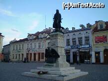 [P32] Statuie in centru la Rzeszow !!! » foto by RobertCodescu
 - 
<span class="allrVoted glyphicon glyphicon-heart hidden" id="av152684"></span>
<a class="m-l-10 hidden" id="sv152684" onclick="voting_Foto_DelVot(,152684,3411)" role="button">șterge vot <span class="glyphicon glyphicon-remove"></span></a>
<a id="v9152684" class=" c-red"  onclick="voting_Foto_SetVot(152684)" role="button"><span class="glyphicon glyphicon-heart-empty"></span> <b>LIKE</b> = Votează poza</a> <img class="hidden"  id="f152684W9" src="/imagini/loader.gif" border="0" /><span class="AjErrMes hidden" id="e152684ErM"></span>