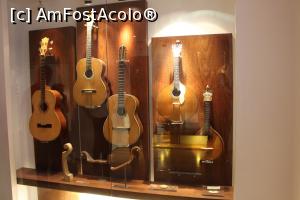 [P58] Lisboa, Museo do Fado, Chitare portugheze, clasice și pentru fado » foto by mprofeanu
 - 
<span class="allrVoted glyphicon glyphicon-heart hidden" id="av1005850"></span>
<a class="m-l-10 hidden" id="sv1005850" onclick="voting_Foto_DelVot(,1005850,3414)" role="button">șterge vot <span class="glyphicon glyphicon-remove"></span></a>
<a id="v91005850" class=" c-red"  onclick="voting_Foto_SetVot(1005850)" role="button"><span class="glyphicon glyphicon-heart-empty"></span> <b>LIKE</b> = Votează poza</a> <img class="hidden"  id="f1005850W9" src="/imagini/loader.gif" border="0" /><span class="AjErrMes hidden" id="e1005850ErM"></span>