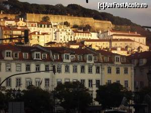 [P11] apus de soare cu Palatul Sao Jorge » foto by robert
 - 
<span class="allrVoted glyphicon glyphicon-heart hidden" id="av588725"></span>
<a class="m-l-10 hidden" id="sv588725" onclick="voting_Foto_DelVot(,588725,3414)" role="button">șterge vot <span class="glyphicon glyphicon-remove"></span></a>
<a id="v9588725" class=" c-red"  onclick="voting_Foto_SetVot(588725)" role="button"><span class="glyphicon glyphicon-heart-empty"></span> <b>LIKE</b> = Votează poza</a> <img class="hidden"  id="f588725W9" src="/imagini/loader.gif" border="0" /><span class="AjErrMes hidden" id="e588725ErM"></span>