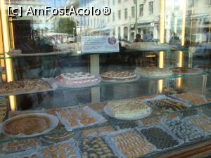 [P14] Vitrine colorate in Confeitaria National -din Praca Figuiera -aici se poate servi si micul dejun.  » foto by mireille
 - 
<span class="allrVoted glyphicon glyphicon-heart hidden" id="av835881"></span>
<a class="m-l-10 hidden" id="sv835881" onclick="voting_Foto_DelVot(,835881,3414)" role="button">șterge vot <span class="glyphicon glyphicon-remove"></span></a>
<a id="v9835881" class=" c-red"  onclick="voting_Foto_SetVot(835881)" role="button"><span class="glyphicon glyphicon-heart-empty"></span> <b>LIKE</b> = Votează poza</a> <img class="hidden"  id="f835881W9" src="/imagini/loader.gif" border="0" /><span class="AjErrMes hidden" id="e835881ErM"></span>