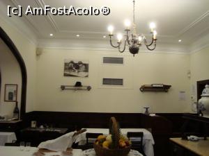 [P23] Cafe Marthino da Arcada -pe colt e masa lui Pessoa » foto by mireille
 - 
<span class="allrVoted glyphicon glyphicon-heart hidden" id="av835890"></span>
<a class="m-l-10 hidden" id="sv835890" onclick="voting_Foto_DelVot(,835890,3414)" role="button">șterge vot <span class="glyphicon glyphicon-remove"></span></a>
<a id="v9835890" class=" c-red"  onclick="voting_Foto_SetVot(835890)" role="button"><span class="glyphicon glyphicon-heart-empty"></span> <b>LIKE</b> = Votează poza</a> <img class="hidden"  id="f835890W9" src="/imagini/loader.gif" border="0" /><span class="AjErrMes hidden" id="e835890ErM"></span>