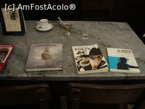 [P09] Masa lui Fernando Pessoa in Cafe Martino da Arcada -la aceasta masa el a scris cartea Messangem » foto by mireille
 - 
<span class="allrVoted glyphicon glyphicon-heart hidden" id="av835876"></span>
<a class="m-l-10 hidden" id="sv835876" onclick="voting_Foto_DelVot(,835876,3414)" role="button">șterge vot <span class="glyphicon glyphicon-remove"></span></a>
<a id="v9835876" class=" c-red"  onclick="voting_Foto_SetVot(835876)" role="button"><span class="glyphicon glyphicon-heart-empty"></span> <b>LIKE</b> = Votează poza</a> <img class="hidden"  id="f835876W9" src="/imagini/loader.gif" border="0" /><span class="AjErrMes hidden" id="e835876ErM"></span>