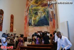 [P06] În Capela de Nossa Senhora da Paz, tocmai se încheiase oficierea unei căsătorii.  » foto by Costi
 - 
<span class="allrVoted glyphicon glyphicon-heart hidden" id="av503053"></span>
<a class="m-l-10 hidden" id="sv503053" onclick="voting_Foto_DelVot(,503053,3414)" role="button">șterge vot <span class="glyphicon glyphicon-remove"></span></a>
<a id="v9503053" class=" c-red"  onclick="voting_Foto_SetVot(503053)" role="button"><span class="glyphicon glyphicon-heart-empty"></span> <b>LIKE</b> = Votează poza</a> <img class="hidden"  id="f503053W9" src="/imagini/loader.gif" border="0" /><span class="AjErrMes hidden" id="e503053ErM"></span>
