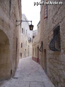 [P02] strada tipica din Mdina ( aceasta poza ca si celelalte sunt culese de pe Internet) » foto by Cristian_h*
 - 
<span class="allrVoted glyphicon glyphicon-heart hidden" id="av18727"></span>
<a class="m-l-10 hidden" id="sv18727" onclick="voting_Foto_DelVot(,18727,3421)" role="button">șterge vot <span class="glyphicon glyphicon-remove"></span></a>
<a id="v918727" class=" c-red"  onclick="voting_Foto_SetVot(18727)" role="button"><span class="glyphicon glyphicon-heart-empty"></span> <b>LIKE</b> = Votează poza</a> <img class="hidden"  id="f18727W9" src="/imagini/loader.gif" border="0" /><span class="AjErrMes hidden" id="e18727ErM"></span>