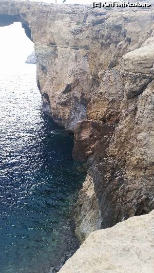 [P07] Blue window - Gozo.  » foto by floriss
 - 
<span class="allrVoted glyphicon glyphicon-heart hidden" id="av555672"></span>
<a class="m-l-10 hidden" id="sv555672" onclick="voting_Foto_DelVot(,555672,3422)" role="button">șterge vot <span class="glyphicon glyphicon-remove"></span></a>
<a id="v9555672" class=" c-red"  onclick="voting_Foto_SetVot(555672)" role="button"><span class="glyphicon glyphicon-heart-empty"></span> <b>LIKE</b> = Votează poza</a> <img class="hidden"  id="f555672W9" src="/imagini/loader.gif" border="0" /><span class="AjErrMes hidden" id="e555672ErM"></span>