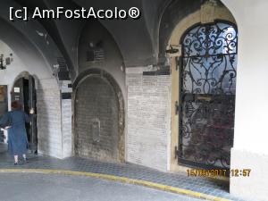 [P30] Poarta de Piatră, magazinul Boll funcșionează continuu din Evul Mediu.  » foto by elviramvio
 - 
<span class="allrVoted glyphicon glyphicon-heart hidden" id="av901487"></span>
<a class="m-l-10 hidden" id="sv901487" onclick="voting_Foto_DelVot(,901487,3430)" role="button">șterge vot <span class="glyphicon glyphicon-remove"></span></a>
<a id="v9901487" class=" c-red"  onclick="voting_Foto_SetVot(901487)" role="button"><span class="glyphicon glyphicon-heart-empty"></span> <b>LIKE</b> = Votează poza</a> <img class="hidden"  id="f901487W9" src="/imagini/loader.gif" border="0" /><span class="AjErrMes hidden" id="e901487ErM"></span>