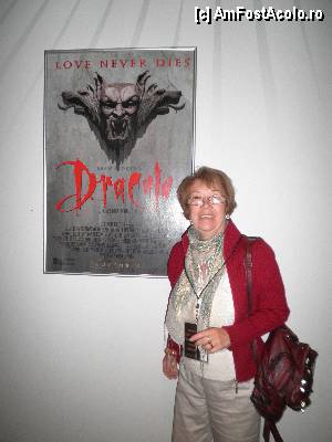 [P27] Hollywood / eu la posterul filmului Dracula, de la Sony-studio » foto by grecudoina
 - 
<span class="allrVoted glyphicon glyphicon-heart hidden" id="av362678"></span>
<a class="m-l-10 hidden" id="sv362678" onclick="voting_Foto_DelVot(,362678,3459)" role="button">șterge vot <span class="glyphicon glyphicon-remove"></span></a>
<a id="v9362678" class=" c-red"  onclick="voting_Foto_SetVot(362678)" role="button"><span class="glyphicon glyphicon-heart-empty"></span> <b>LIKE</b> = Votează poza</a> <img class="hidden"  id="f362678W9" src="/imagini/loader.gif" border="0" /><span class="AjErrMes hidden" id="e362678ErM"></span>