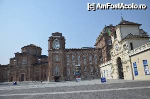 [P01] Torino, Venaria Reale, cel mai mare ansamblu de clădiri al casei regale italiene. Aici, în Piazza della Repubblica vedem Torre dell Orologio în dreapta, Reggia di Venaria în față și Cappella di sant Umberto în stânga.  » foto by unq
 - 
<span class="allrVoted glyphicon glyphicon-heart hidden" id="av476410"></span>
<a class="m-l-10 hidden" id="sv476410" onclick="voting_Foto_DelVot(,476410,3466)" role="button">șterge vot <span class="glyphicon glyphicon-remove"></span></a>
<a id="v9476410" class=" c-red"  onclick="voting_Foto_SetVot(476410)" role="button"><span class="glyphicon glyphicon-heart-empty"></span> <b>LIKE</b> = Votează poza</a> <img class="hidden"  id="f476410W9" src="/imagini/loader.gif" border="0" /><span class="AjErrMes hidden" id="e476410ErM"></span>